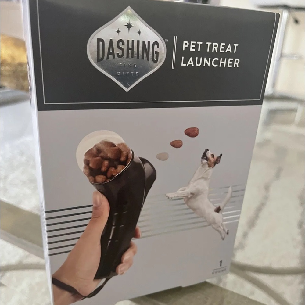 TREAT LAUNCHER for Cats or Dogs * New Mint in Box
